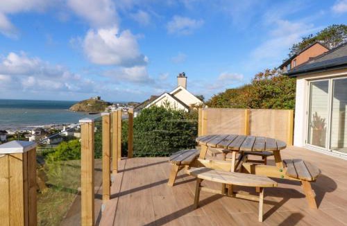 Criccieth House | Gowan Brae