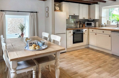 Potter Brompton Cottage | Grain End Cottage is set in large landscaped gardens.