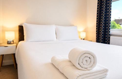 Grantham House | Grantham Stays - 3BR Home in Grantham, Sleeps 5, WIFI, Parking