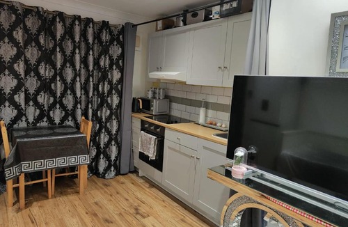 Gravesend House | GRAVESEND - BEAUTIFUL Studio