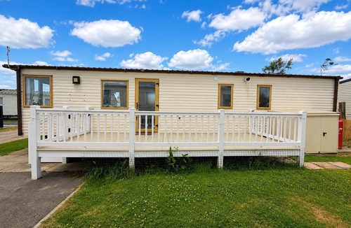 Harwich House | Great caravan with decking at Dovercourt Holiday Park ref 44002F