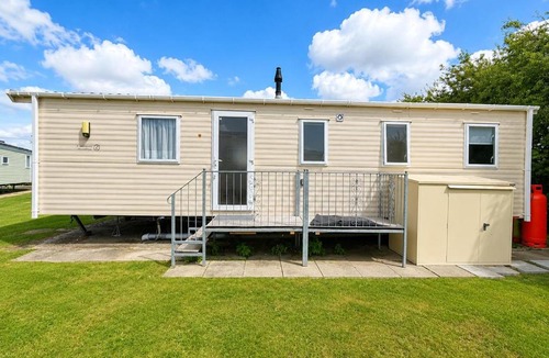 Harwich House | Great Caravan With Decking At Dovercourt Holiday Park Ref 44506F
