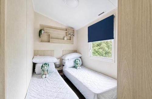 Harwich House | Great Caravan With Decking At Dovercourt Holiday Park Ref 44506F