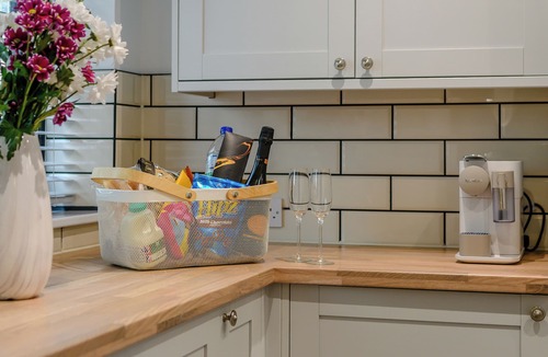South Cerney Cottage | Great location for exploring The Cotswold.