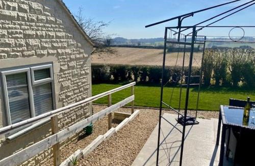 Chipping Norton Apartment | Great Rollright Cottage near Soho Farmhouse