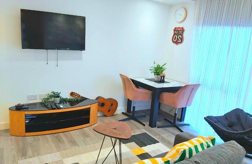 Sheffield Apartment | Great Studio Apartments - Netflix, Wifi, Digital TV