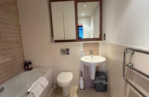 Century Wharf Apartment | Great Value Century Wharf Apartment Near Cardiff Bay with Off Road Parking