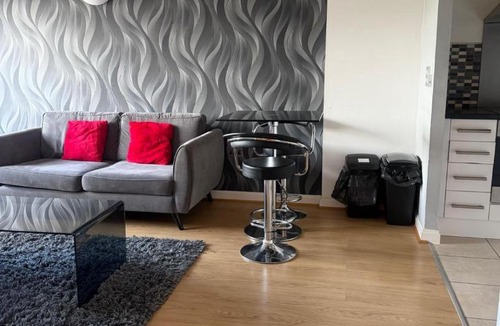 Century Wharf Apartment | Great Value Century Wharf Apartment Near Cardiff Bay with Off Road Parking