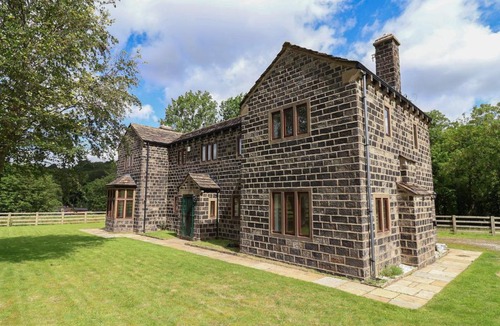 Saddleworth House | Greenfield Manor