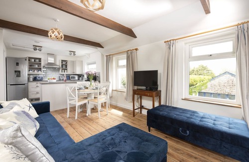 Marazion House | Greenfields Coach House - a cottage that sleeps 4 guests in 2 bedrooms