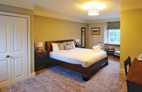 Taunton Hotel | Greyhound