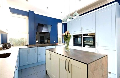 Souldrop House | Group Accommodation - Rushden A6 Manor House - Private Gated -Sleeps 15 - Secure Parking