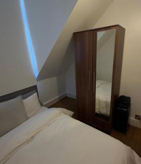 Oakleigh Bed & Breakfast | Guest room