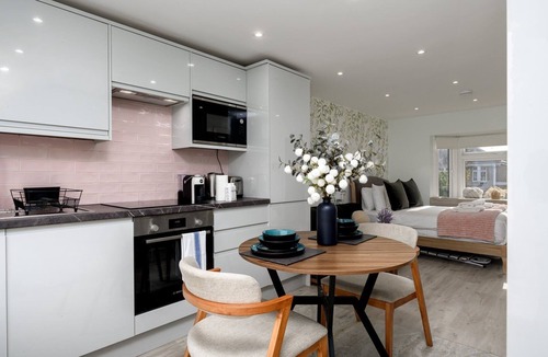Alperton Apartment | GuestReady - Chic studio near Wembley Stadium