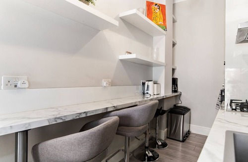 Addison Apartment | GuestReady - Modern Studio | Kensington Gem
