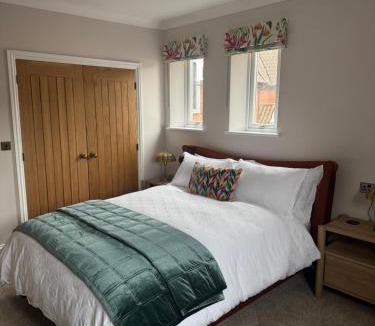 Diss House | Half Moon Nest - Refurbished throughout for 2026