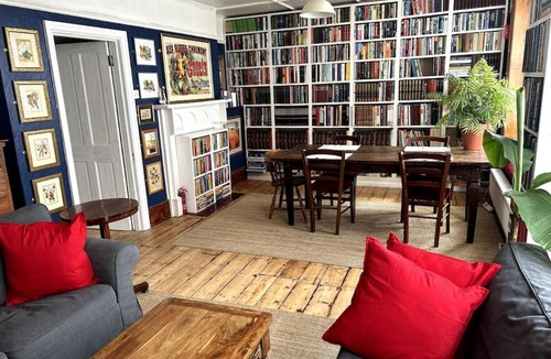 Old Town Hastings Apartment | Hanushka