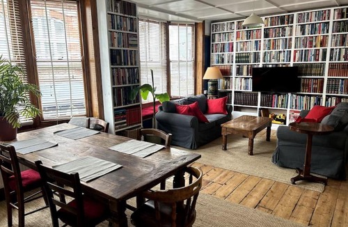 Old Town Hastings Apartment | Hanushka