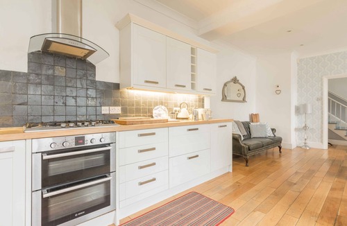 Whitstable House | Harbour House is a lovingly refurbished and centrally located beautiful three storey house, sleeping 9 guests, with private parking.