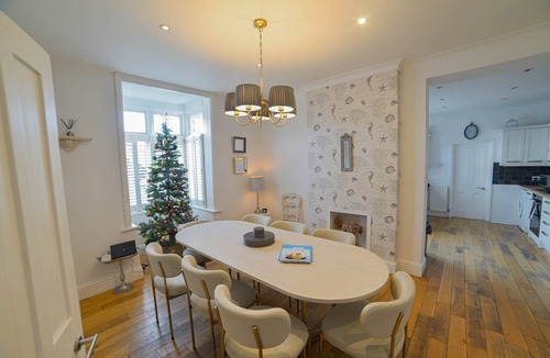 Whitstable House | Harbour House is a lovingly refurbished and centrally located beautiful three storey house, sleeping 9 guests, with private parking.