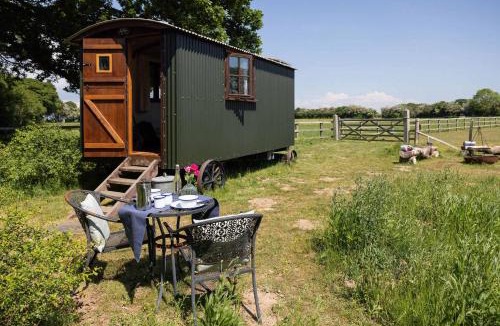 Emsworth House | Harbour Ranch Hut - Rustic Countryside Escape