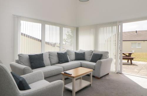 Heligan House | Harcombe House Accessible Pet Free Bungalow Sleeps 5