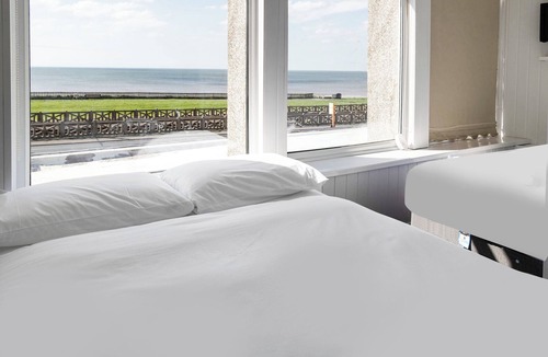 Bispham Bed & Breakfast | Harlands Hotel