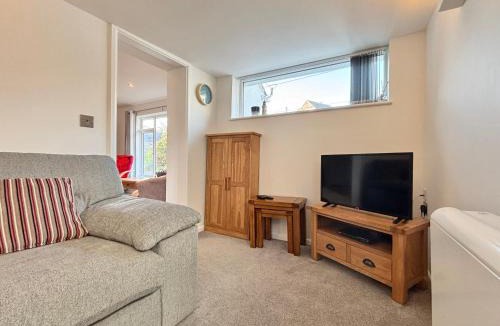 Mousehole House | Harlowe Mousehole Hideaway two bedrooms with parking