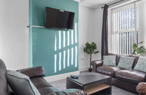 Stainburn House | Harrington Haven 4 Bed Contractor Friendly House with Parking Workington