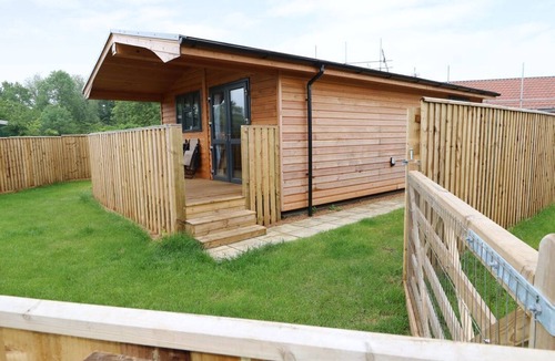 King's Lynn Cabin | HAYFIELDS - Charming Double Bedroom