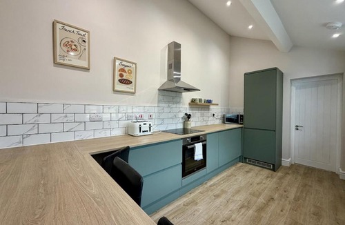 Dowlais Apartment | Hazel, Spacious 3-Bed Home