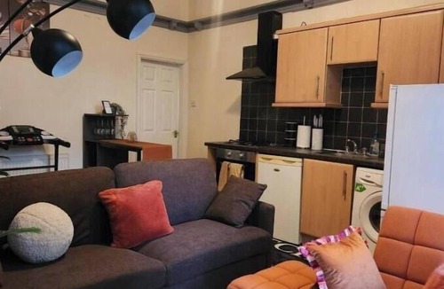 Wolverhampton Apartment | Headline: Charming Ground-Floor Retreat with Private Garden in Wolverhampton