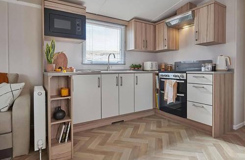 Bishop Auckland House | Heather View Essential Clover Caravan Pet 3
