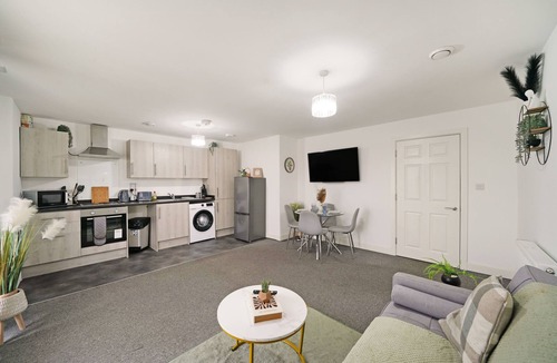 George Green Apartment | Heathrow Gateway Apartments with Private Parking53