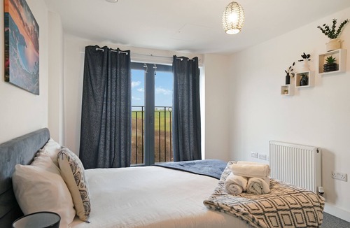 George Green Apartment | Heathrow Gateway Apartments with Private Parking53