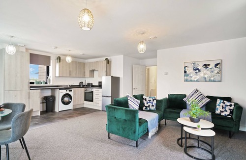 George Green Apartment | Heathrow Gateway Apartments with Private Parking13