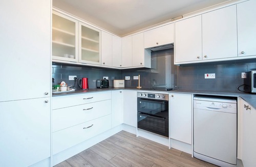Little Haven House | Heddfan Cottage, Holiday Home Little Haven, Sleeps 4, 2 bedrooms, bathrooms