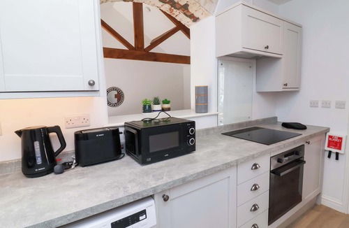 Bideford Cottage | HEDGEHOG HIDEAWAY, pet friendly, character holiday cottage in Parkham