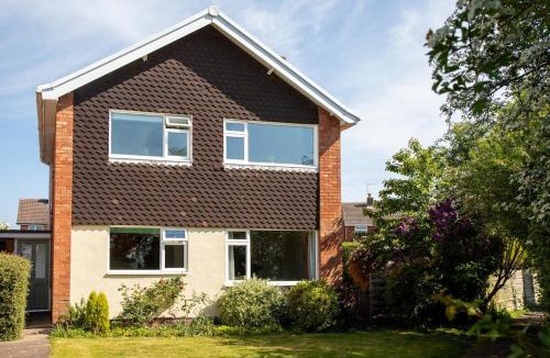 Hereford House | Hereford Long Term Comfortable Accommodation, 4 bedrooms with Parking