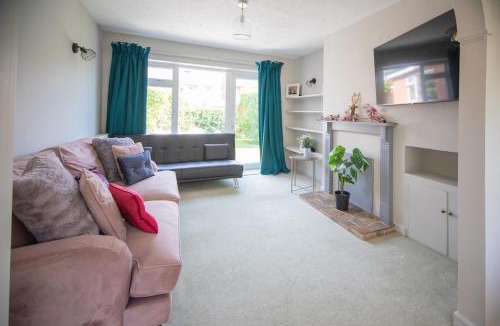 Hereford House | Hereford Long Term Comfortable Accommodation, 4 bedrooms with Parking