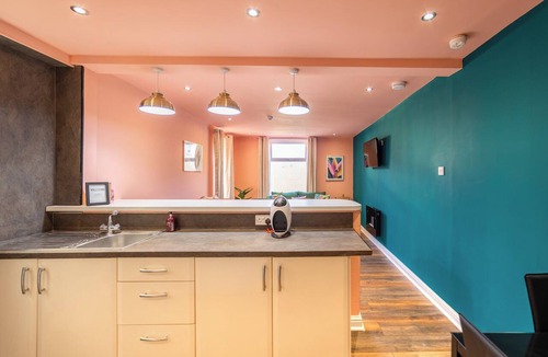 Thornton-Cleveleys Apartment | HIGHCLIFFE EMERALD SUITE - BEACHFRONT - SLEEPS 6