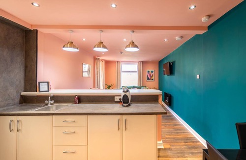 Thornton-Cleveleys Apartment | HIGHCLIFFE EMERALD SUITE - BEACHFRONT - SLEEPS 6