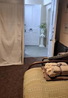 Norton Sub Hamdon House | Higher Barton Guest room