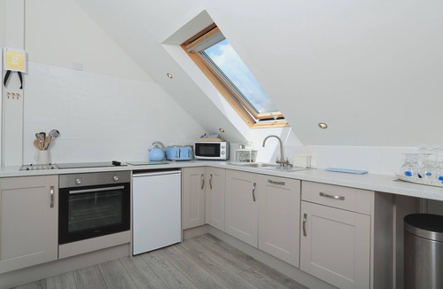 Totnes Cottage | HIGHER GITCOMBE LODGE, pet friendly, with hot tub in Dartmouth