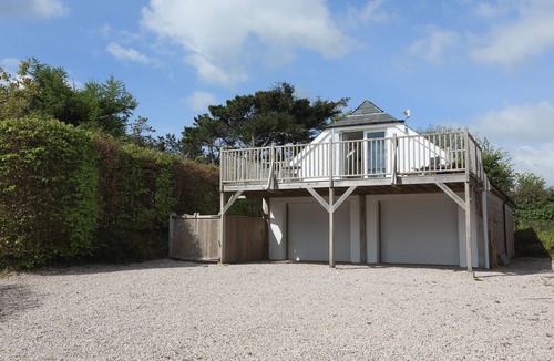 Totnes Cottage | HIGHER GITCOMBE LODGE, pet friendly, with hot tub in Dartmouth