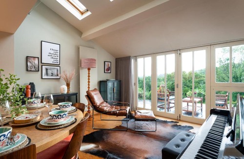 Lustleigh House | Higher Mapstone Luxury Dartmoor Retreat with Hot Tub, Views and Games Barn