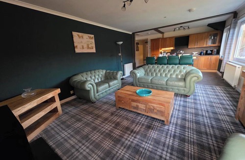Mainland Apartment | Highlands - River View - Apt - Sleeps 4 - Garden