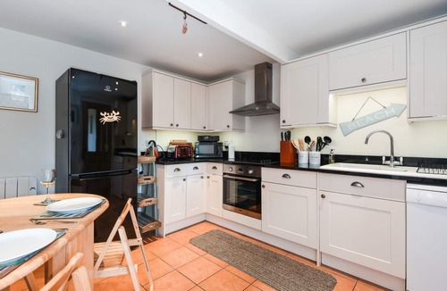 Docking Cottage | Hill Top Docking - sleeps 4 guests in 2 bedrooms