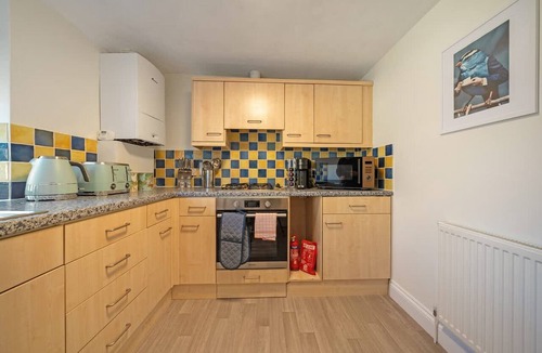 Cirencester Apartment | Historic flat Cotswolds 2BD Walk in Shower Central