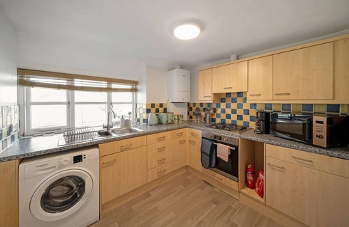 Cirencester Apartment | Historic flat Cotswolds 2BD Walk in Shower Central